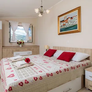 apartmani-oaza-trogir.hotels-in-trogir.com/